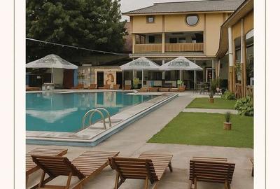 Casă cu 6 camere cu Teren 2000 Mp în Central - 7