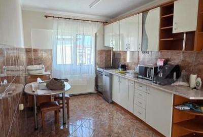 Apartament de vanzare, cu 4 camere, decomandat, 84mp, zona Micro 16 - 3