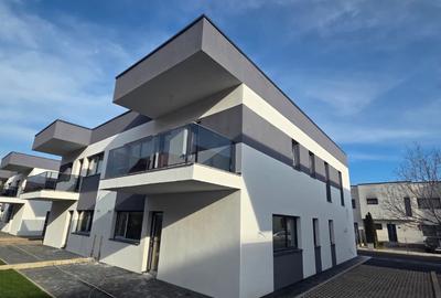 Casă cu 5 camere cu Teren 256 Mp în Florești