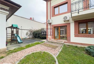 Casă cu 10 camere cu Canalizare în Central - 10