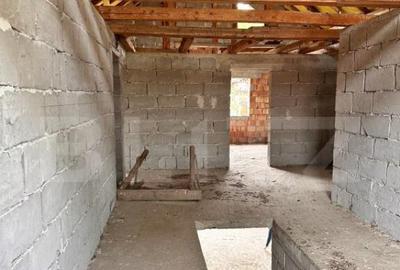 Casa de vanzare la ro?u,500 mp utili poten?ial Unic, loc - 11