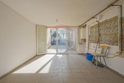 Casă cu 10 camere cu Teren 340 Mp în Florilor - 10