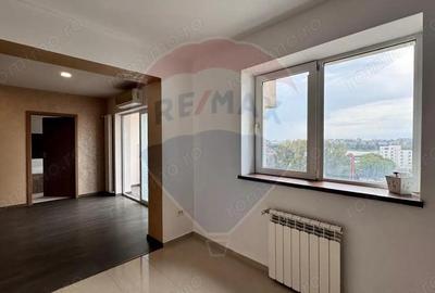 Apartament cu 3 camere decomandat, mobilat în Faleza Nord