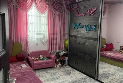 Apartament cu 3 camere decomandat în Exterior Vest