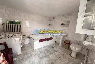 Vanzare Casa cu 920 mp teren Alba Iulia Zona HCC la asfalt si toate utilitatiile - 1