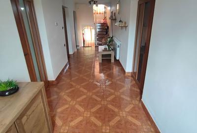 Casă cu 4 camere cu Teren 1032 Mp în Central - 3