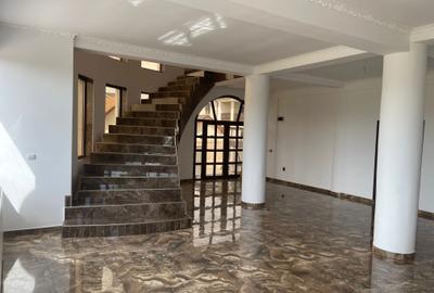 Casă cu 4 camere cu Teren 1000 Mp în Central - 5