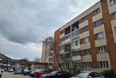 Vanzare apartament 3 camere, situat in Targu Jiu, strada Nicolae Balcescu Vanzare apartament 3 camere, situat in Targu Jiu, strada Nicolae Balcescu - 1