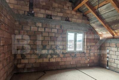 Casa la rosu de vanzare in Vulcan - Brasov - 20