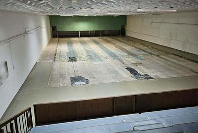 Spațiu comercial, de 900 mp, în Central - 4