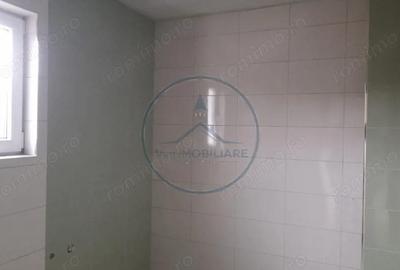 Casă cu 4 camere cu Teren 2200 Mp în Central