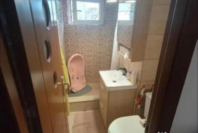 Apartament cu 3 camere semidecomandat în Rovine