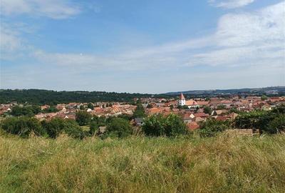 Teren cu vedere panoramica catre oras in Saliste - 2