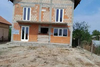 Casă cu 6 camere cu Teren 1144 Mp în Filiași - 2