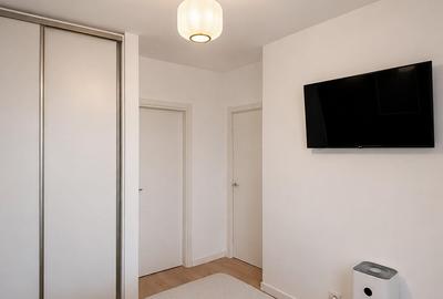 Apartament cu 3 camere semidecomandat, mobilat în Bd. Laminorului - 12