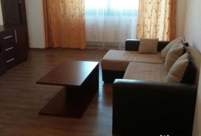 Apartament cu 3 camere decomandat în Casa de Cultură