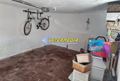 Casă individuală cu 5 camere cu Canalizare în Exterior Est - 1