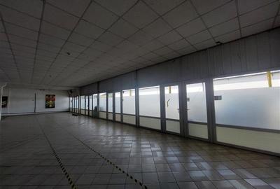 Hala de inchiriat in apropiere de aeroport - 8