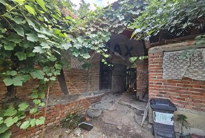 Casă cu Teren 4484 Mp în Fădimac - 1