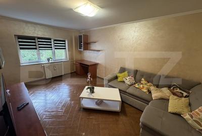 Apartament cu 4 camere decomandat, mobilat în Rovine