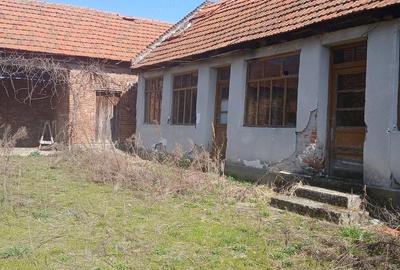 Casă cu Teren 1150 Mp în Central - 2