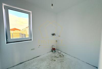 Duplex cu 4 camere cu Canalizare în Moșnița Nouă - 8