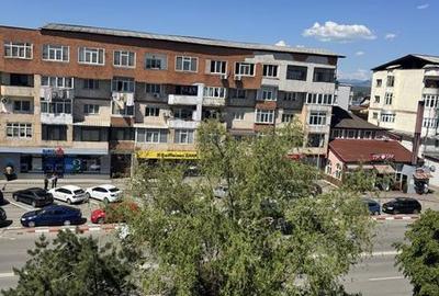 Apartament cu 3 camere decomandat în Central - 2