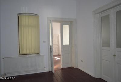 Pitesti - Targul din Vale - Birouri de inchiriat la etaj, 163 mp utili! - 10
