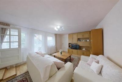 Un colt de liniste la poalele Tampei, Schei: Casuta singura in curte,Brasov - 1