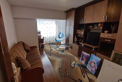 Apartament cu 3 camere decomandat în 1 Mai