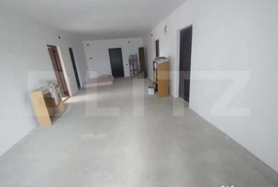 Spațiu comercial, de 1,400 mp, în Central - 4