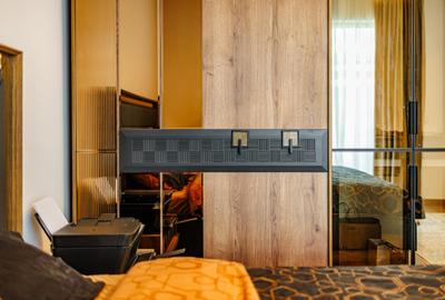 Casă individuală cu 7 camere cu Canalizare în Girocului - 48