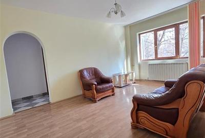 Apartament cu 3 camere decomandat în Podu Roș - 2