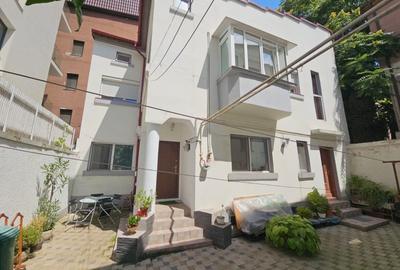 Casa cu 2 apartamente 3 cam | 140 mp | 3 Boxe +17mp | pod +45 mp | Decebal