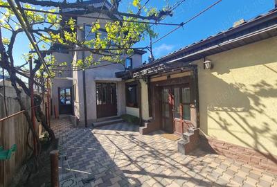 Casă cu 5 camere cu Teren 181 Mp în Chercea
