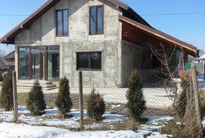 Casă cu Teren 1000 Mp în Central - 2