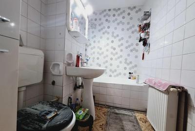 Aproape de Piata Verde. Decomandat. Cu centrala proprie. - 3