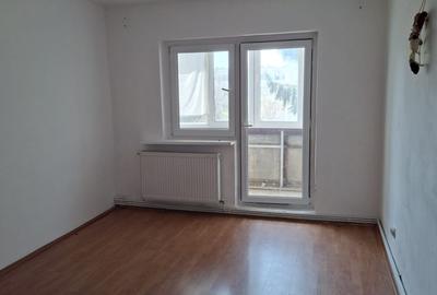 Apartament cu 3 camere decomandat în Popa Șapcă