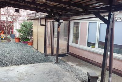 Casă cu 2 camere cu Teren 200 Mp în Palas