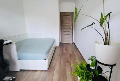 Apartament cu 3 camere semidecomandat în Central - 1