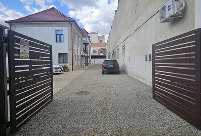 Spațiu comercial, de 65 mp, în Central