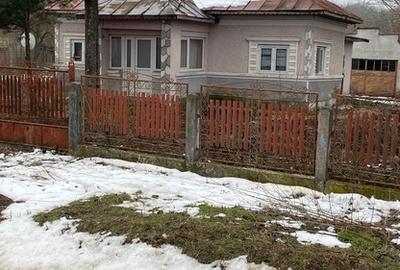 Casă cu 2 camere cu Teren 1000 Mp în Central - 2