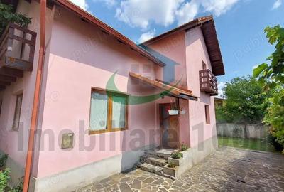 Casă cu 6 camere cu Teren 308 Mp în Central