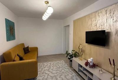 Apartament cu 3 camere semidecomandat în Central