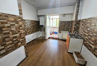 Casă cu 2 camere decomandat cu Canalizare în Piața Centrală - 3