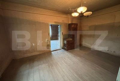 Casa de vanzare cu 3 camere.
