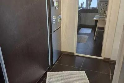 Apartament cu 3 camere decomandat în Far