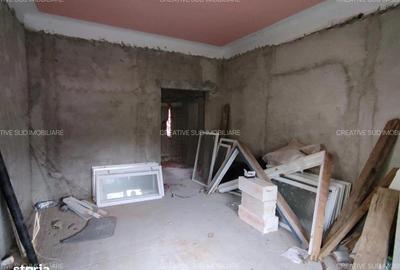 Casă cu 10 camere cu Canalizare în Furnica - 15