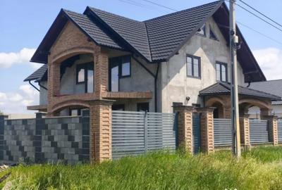 Casă cu 4 camere cu Teren 500 Mp în Rădăuți - 2