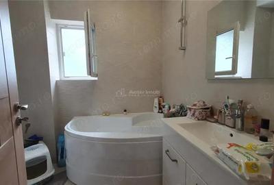 Apartament cu 4 camere decomandat în Burdujeni - 13